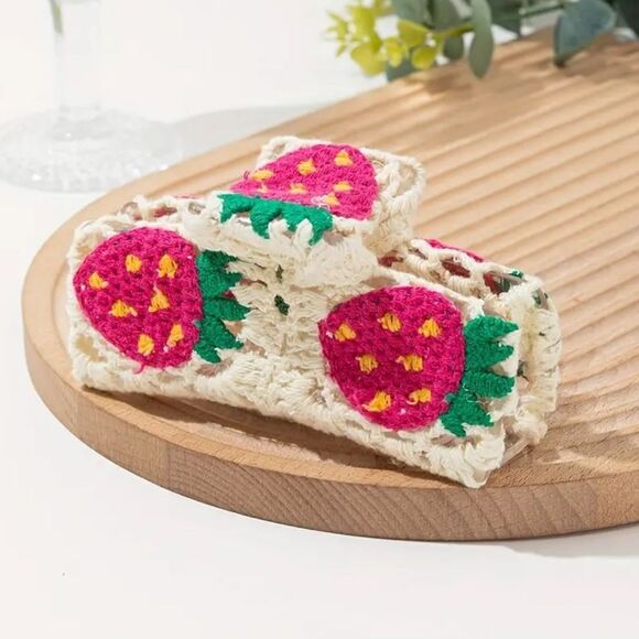 Crochet Strawberry Hair Claw Clip - Picture 1 of 3